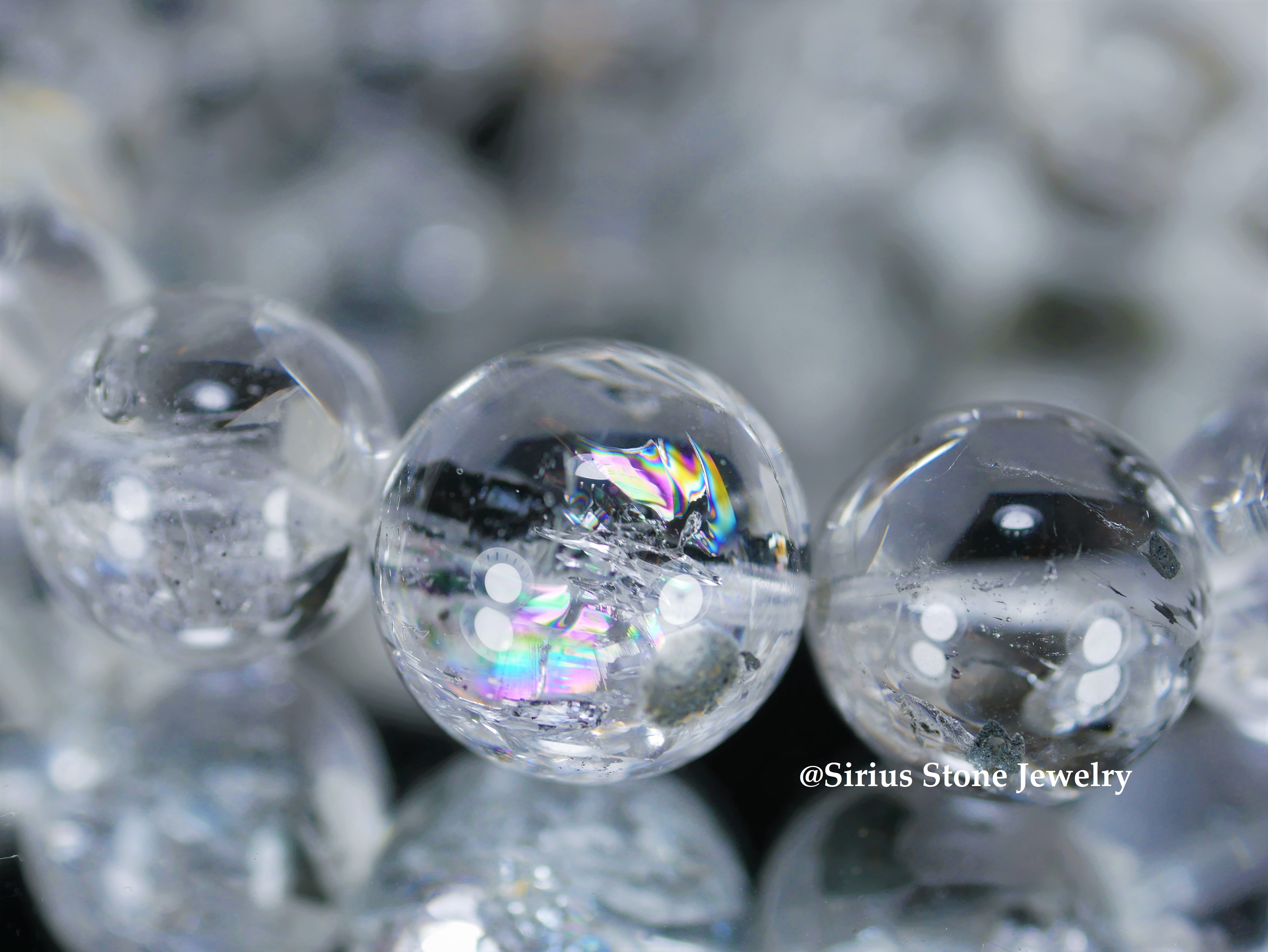 ガーデンエレスチャル特有の穴やクラックが入っています