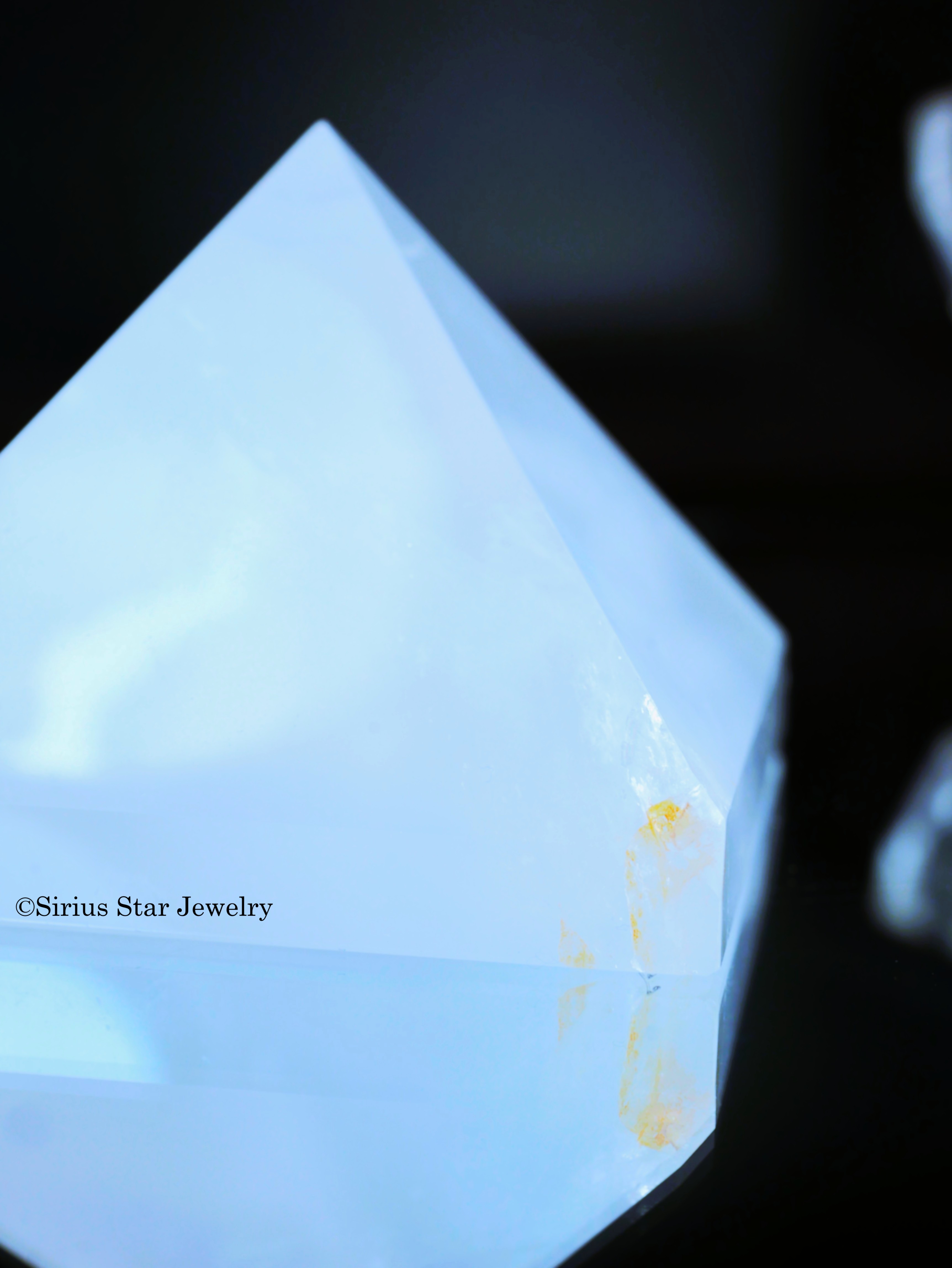 愛と奇跡のローズクォーツピラミッド　ホワイト