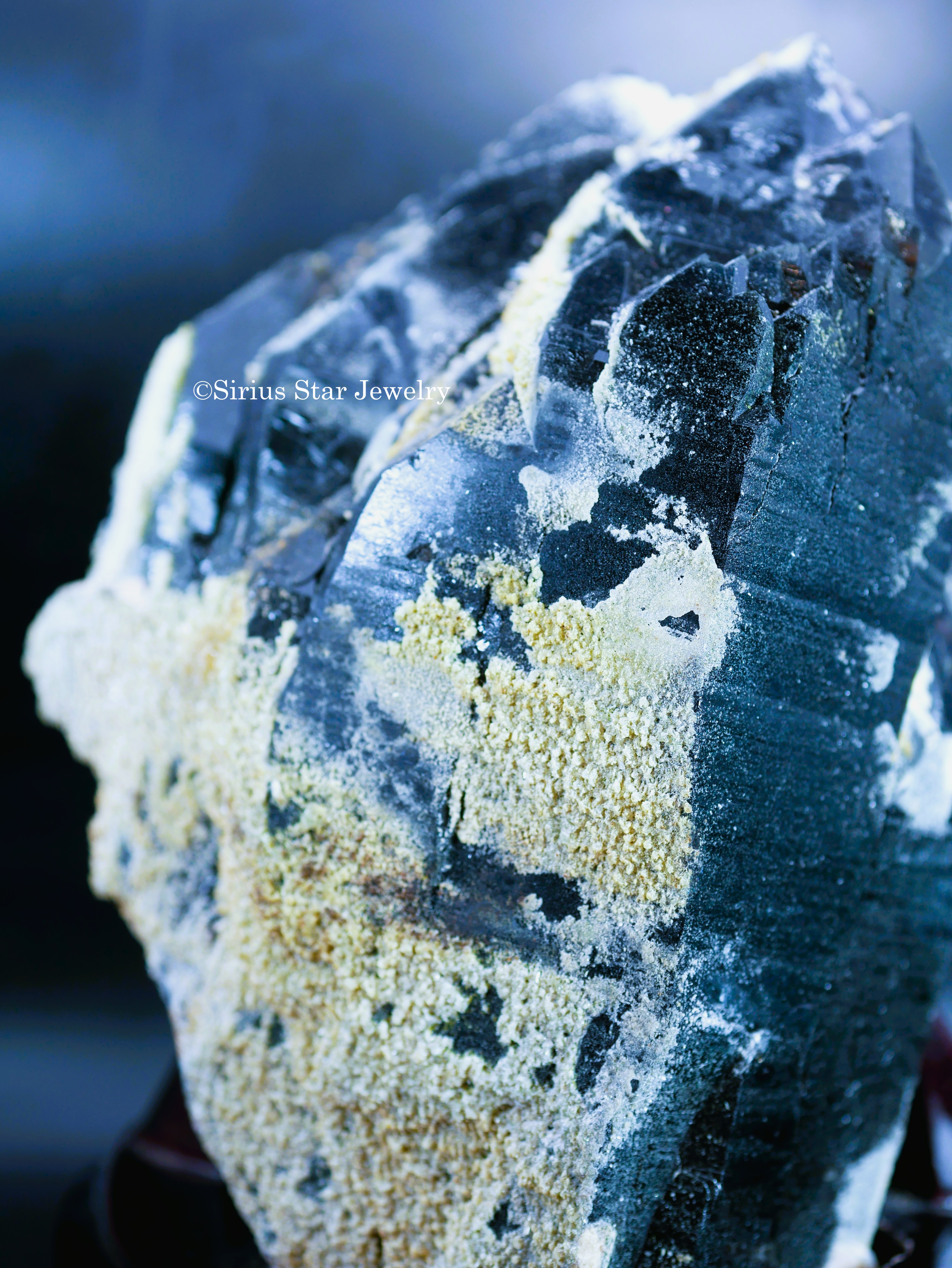 天然チベット産モリオン原石【台付】｜シリウスストーンジュエリー