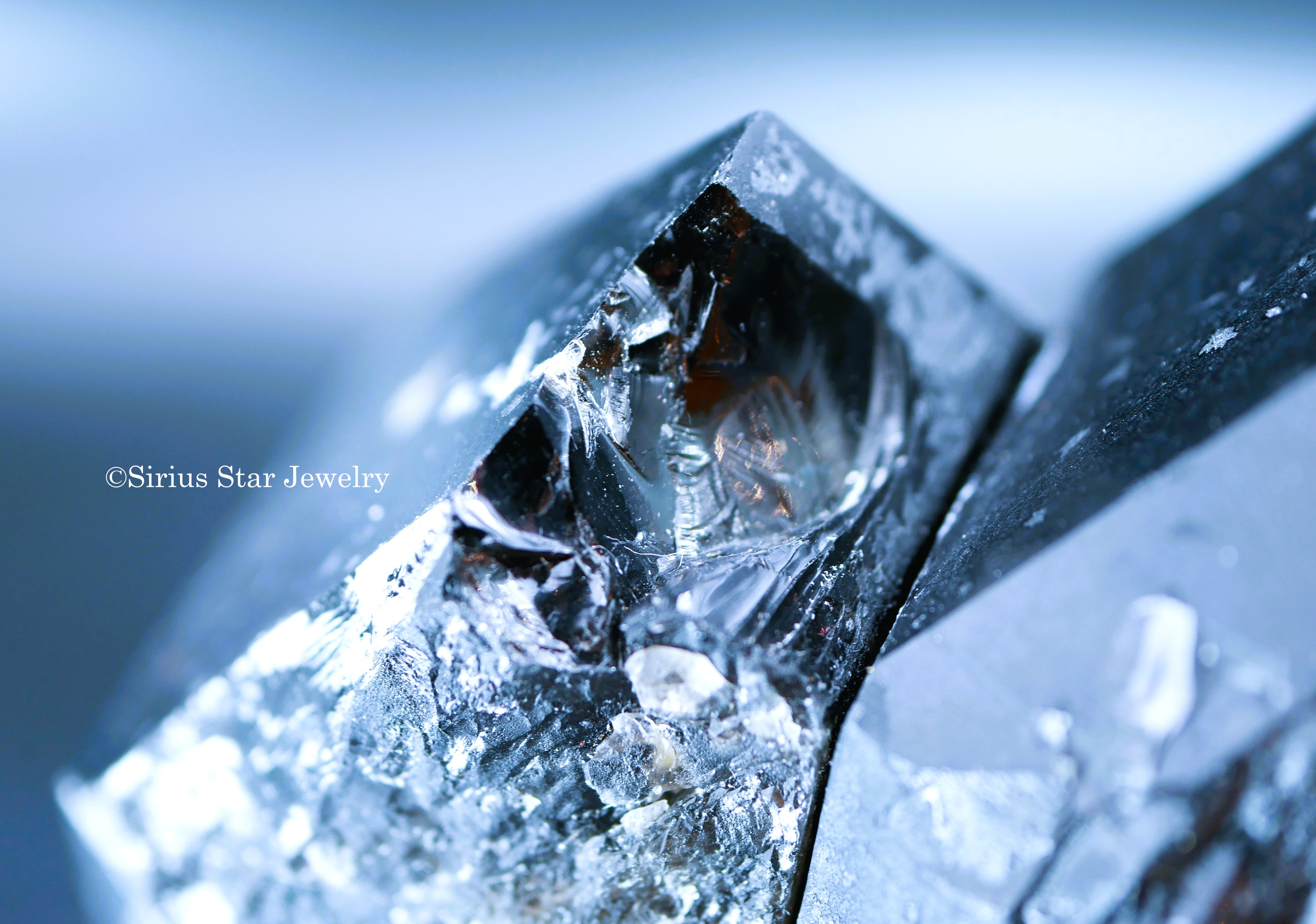 天然チベット産モリオン原石【台付】｜シリウスストーンジュエリー