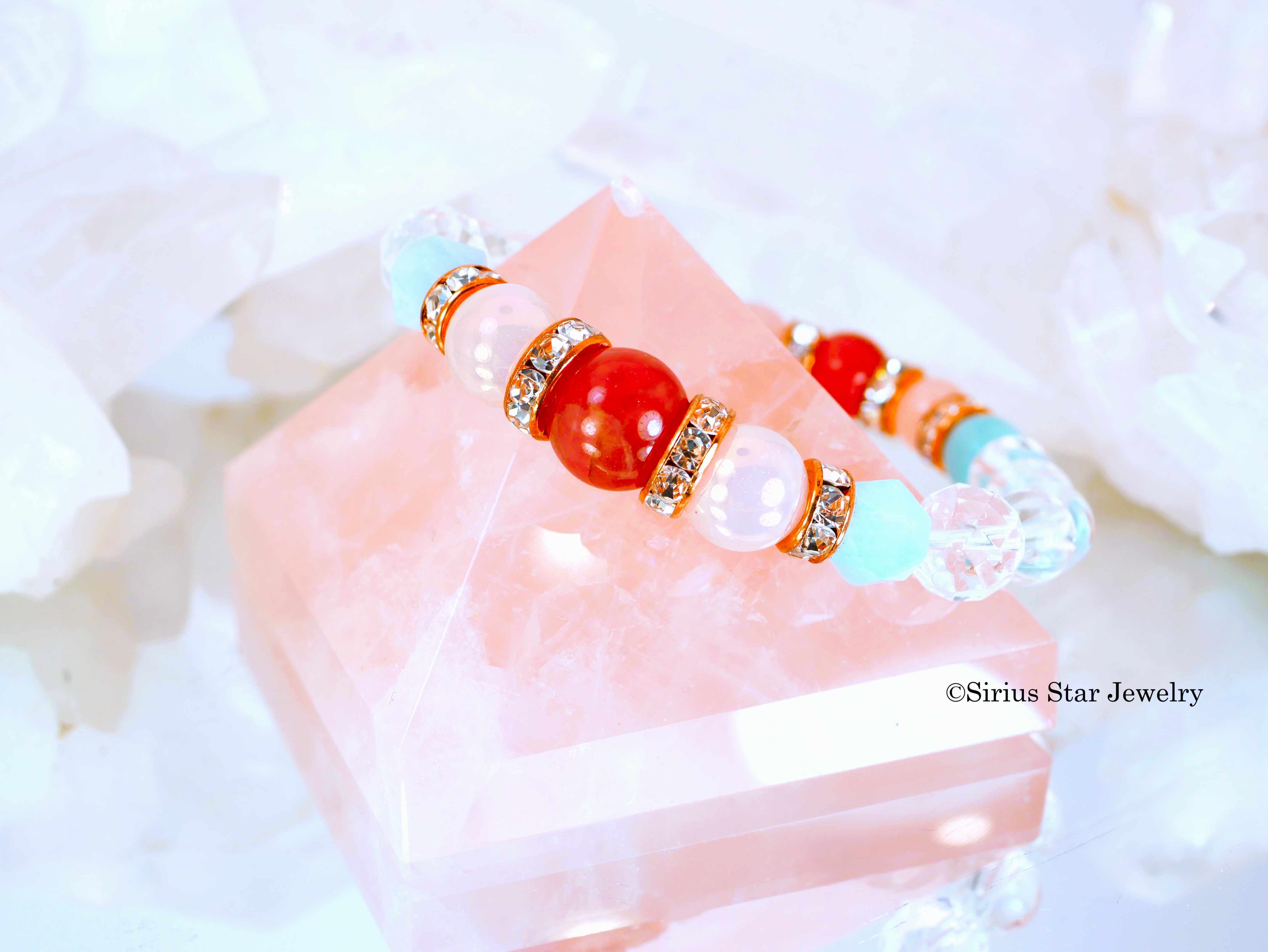 ※ブレスレットは別売りです。