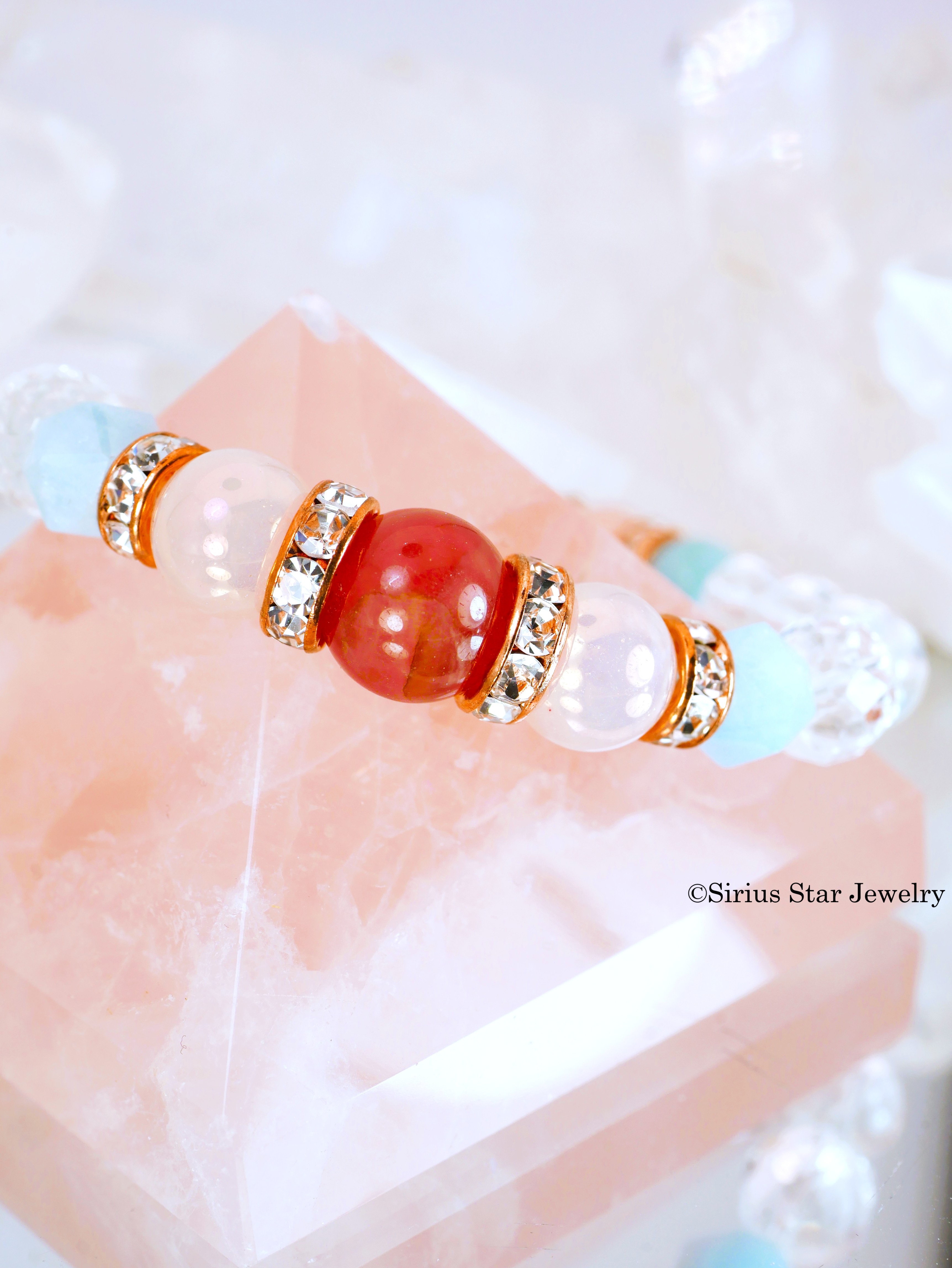 ※ブレスレットは別売りです。