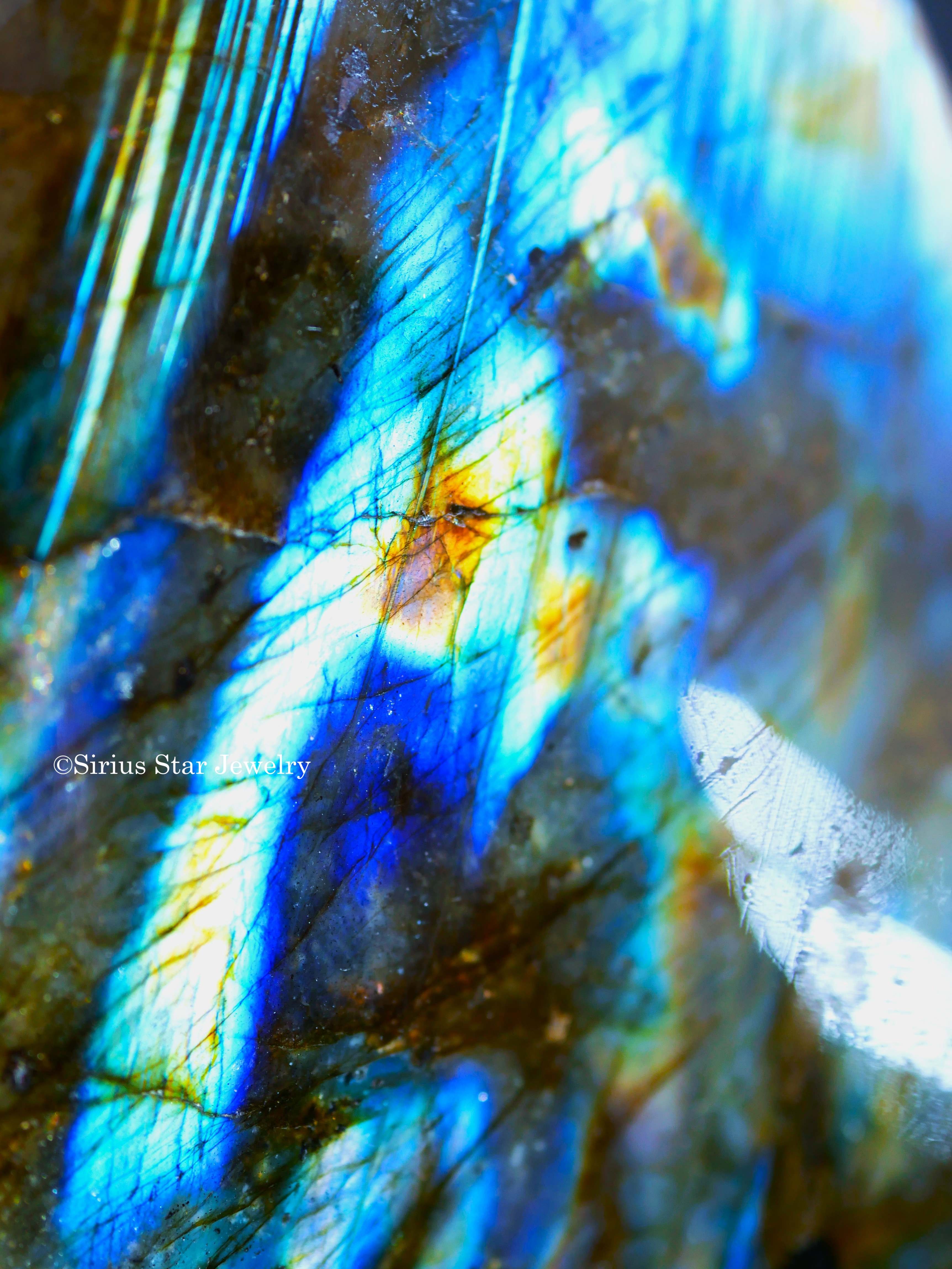 宇宙の魔法石ラブラドライト原石 ミディアム（台付き）｜シリウス