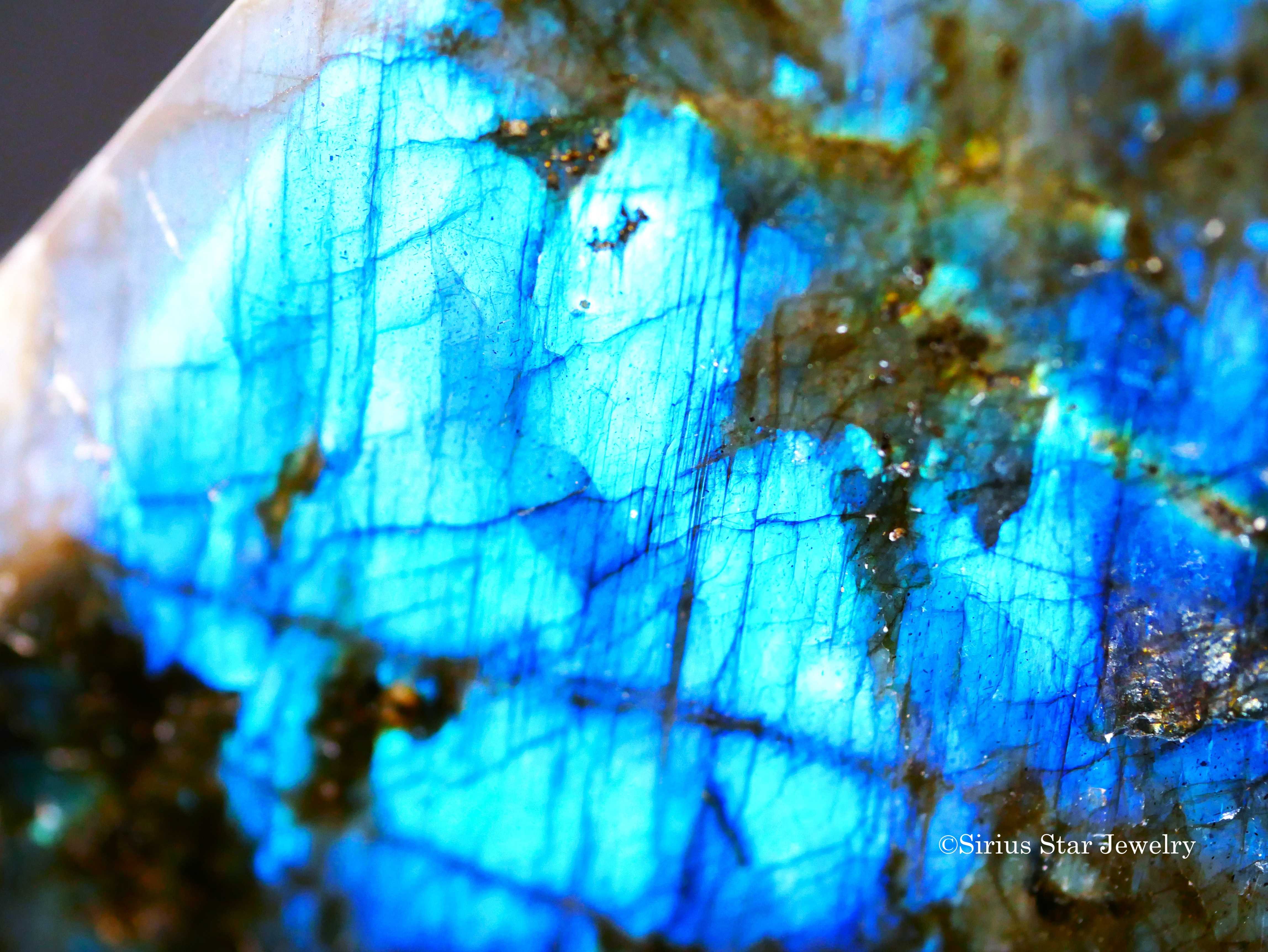 宇宙の魔法石ラブラドライト原石 ミディアム（台付き）｜シリウス