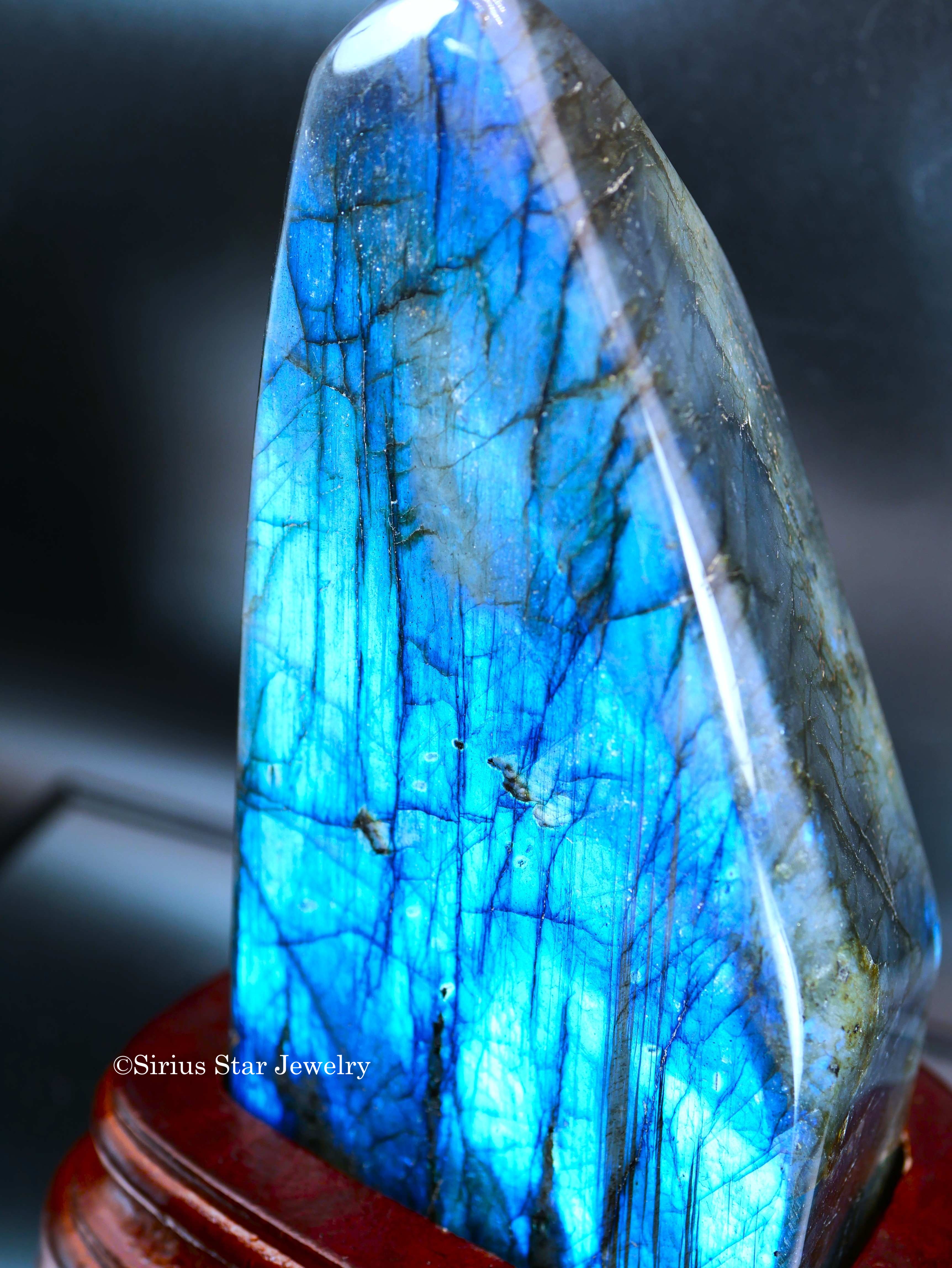 宇宙の魔法石ラブラドライト原石 ミディアム（台付き）｜シリウス