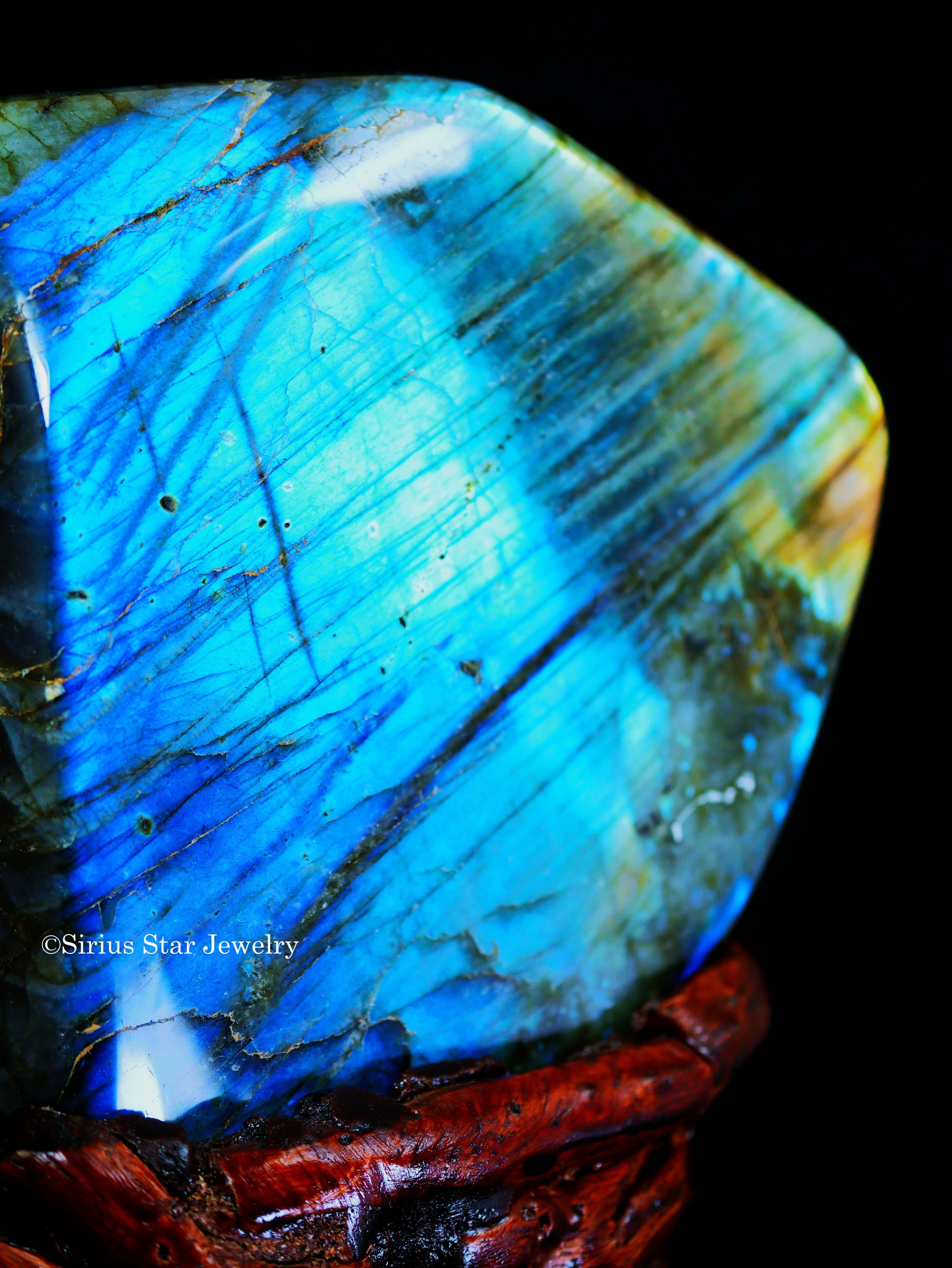 宇宙の魔法石ラブラドライト原石 ヒュージ（台付き）｜シリウス