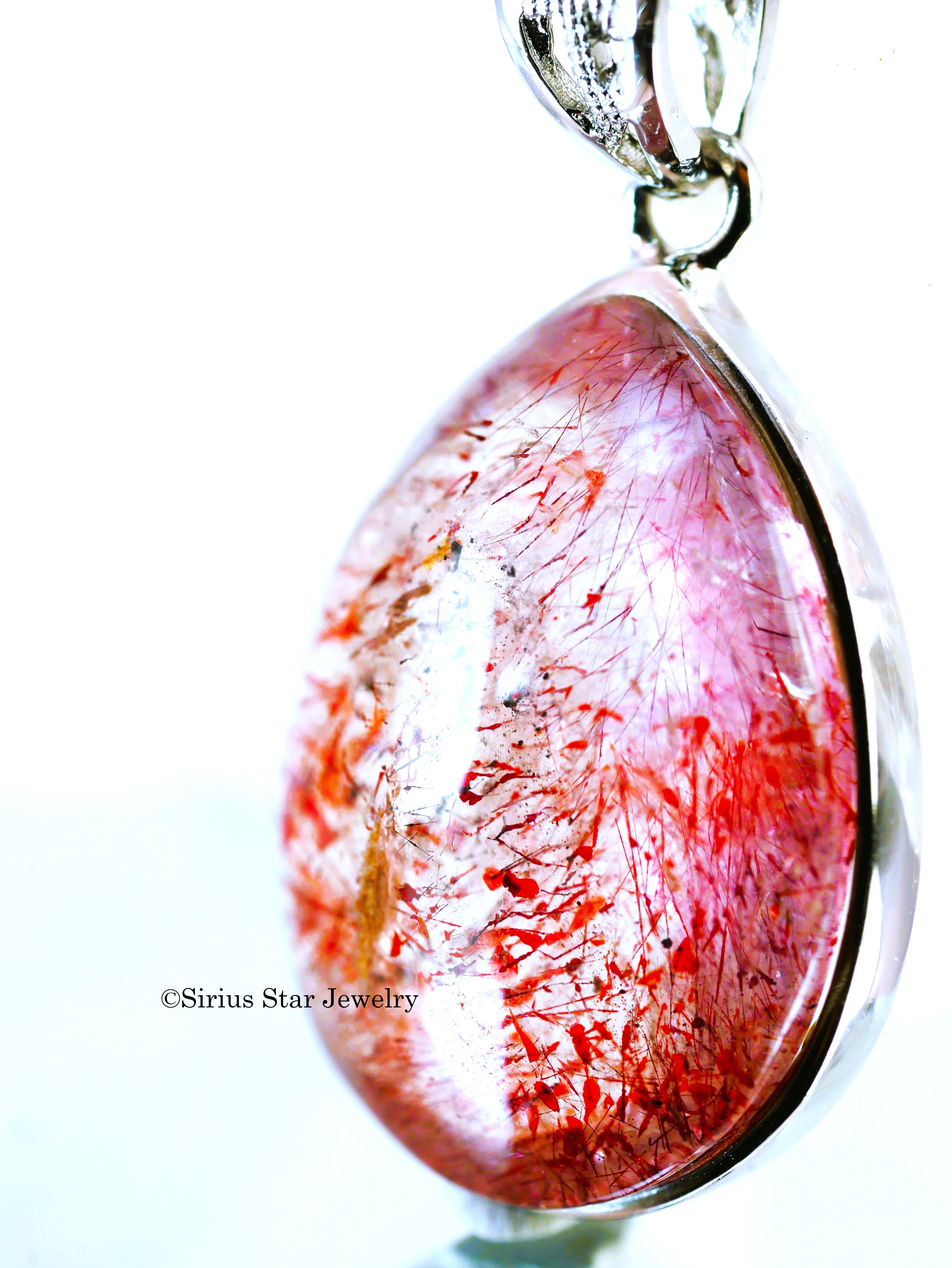 愛と情熱のストロベリースーパーセブンペンダント　ラージ　しずく型