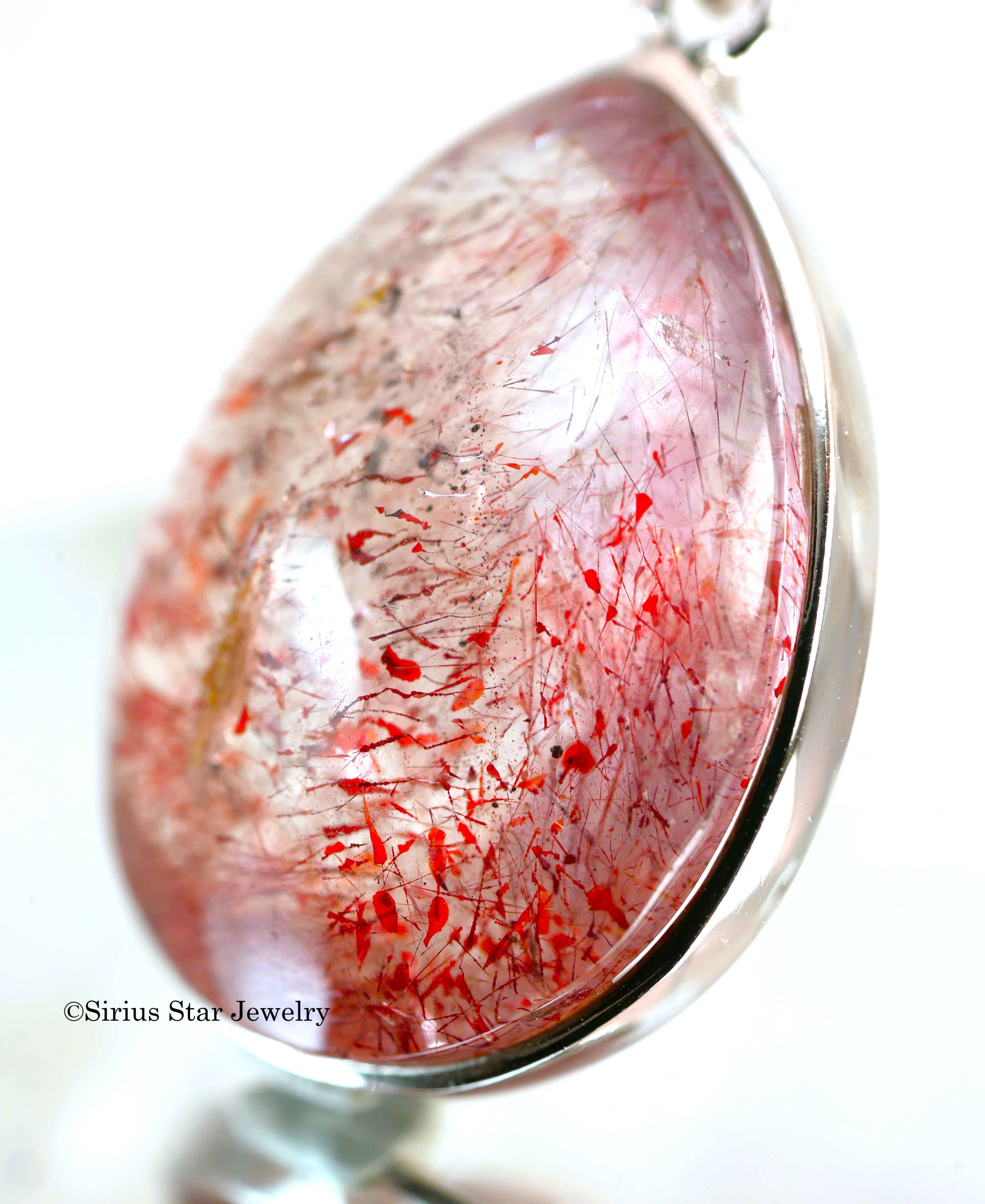 愛と情熱のストロベリースーパーセブンペンダント　ラージ　しずく型