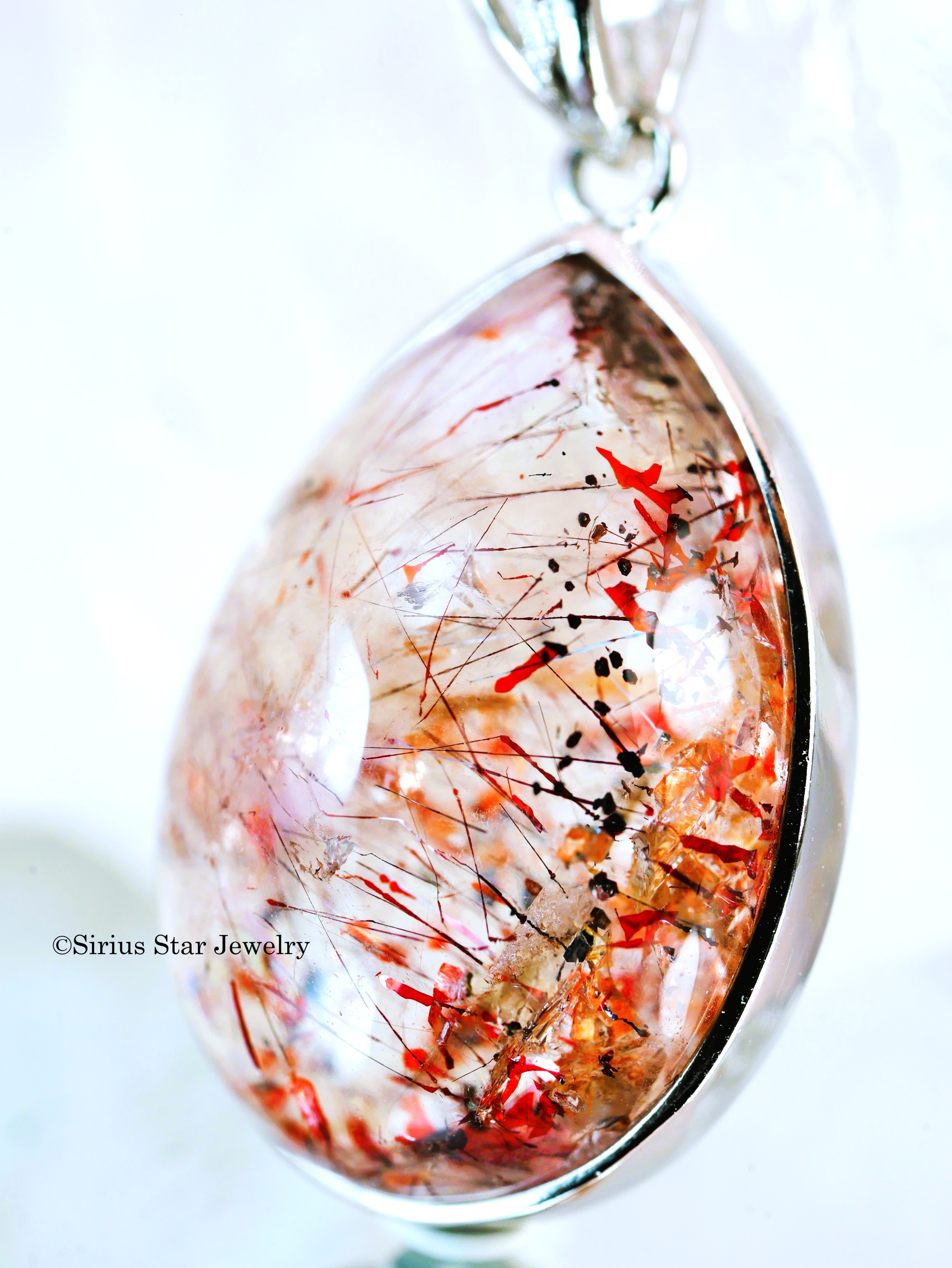 【愛と情熱のストロベリースーパーセブンペンダント】　スモール　しずく型