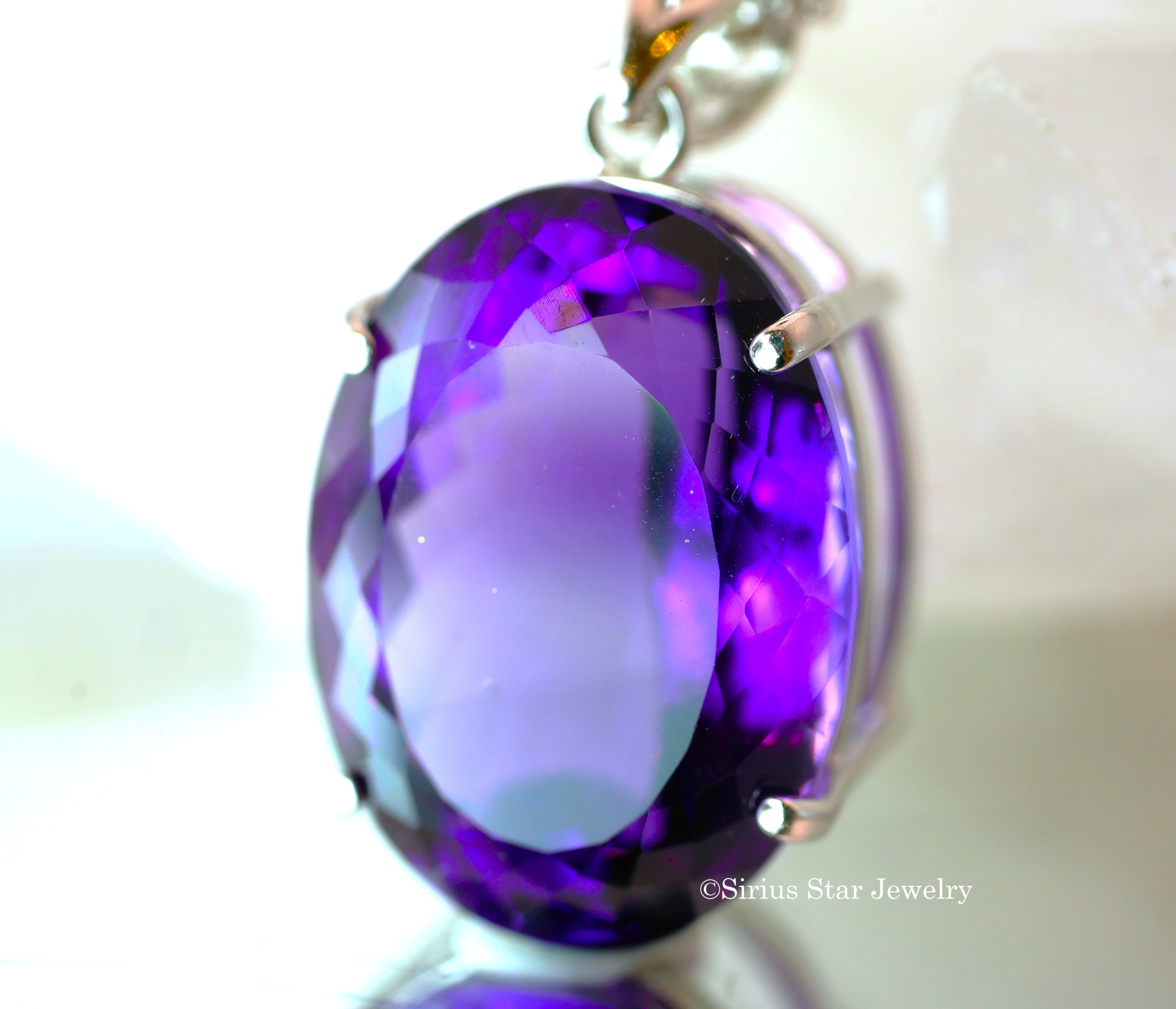 【最高級アメジストブリリアントカットペンダント】オーバル型