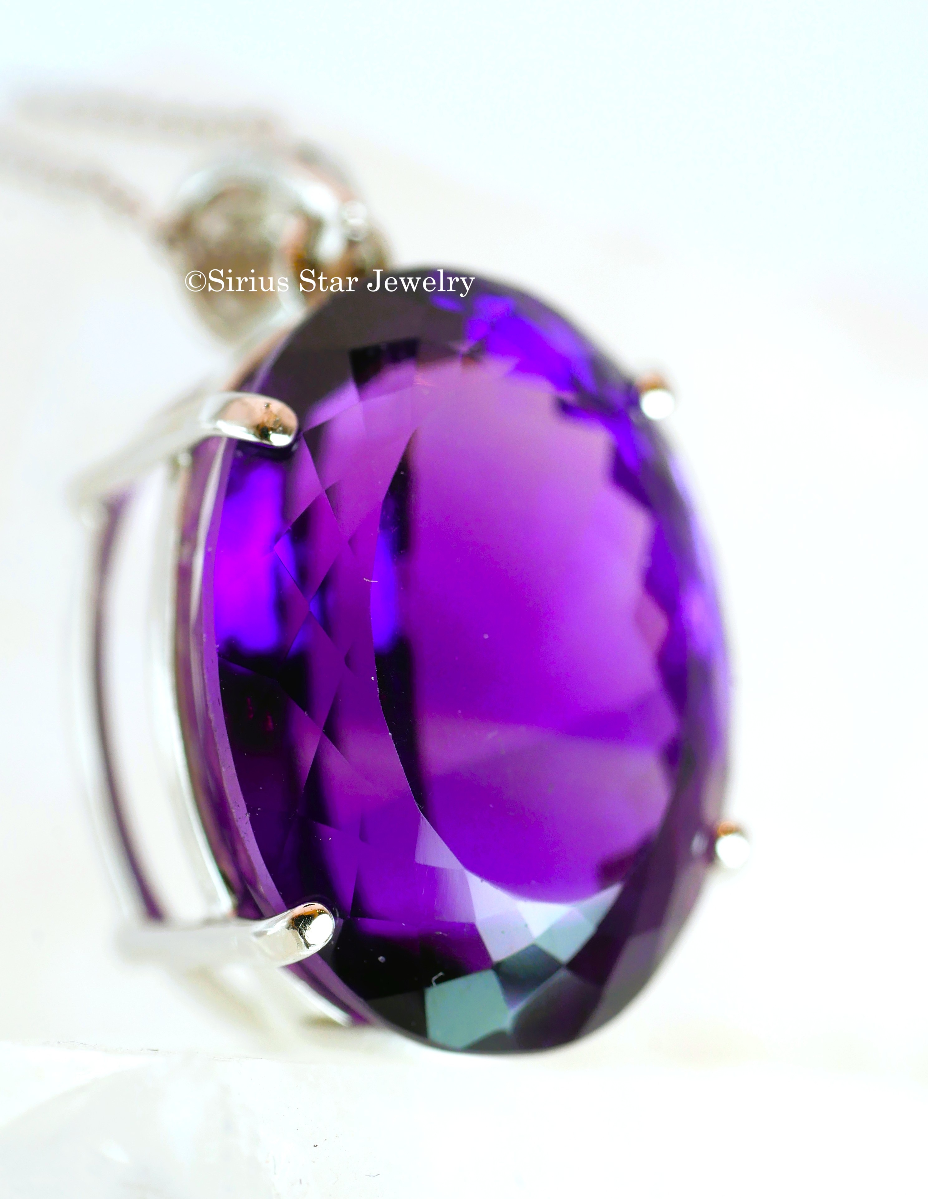 【最高級アメジストブリリアントカットペンダント】オーバル型