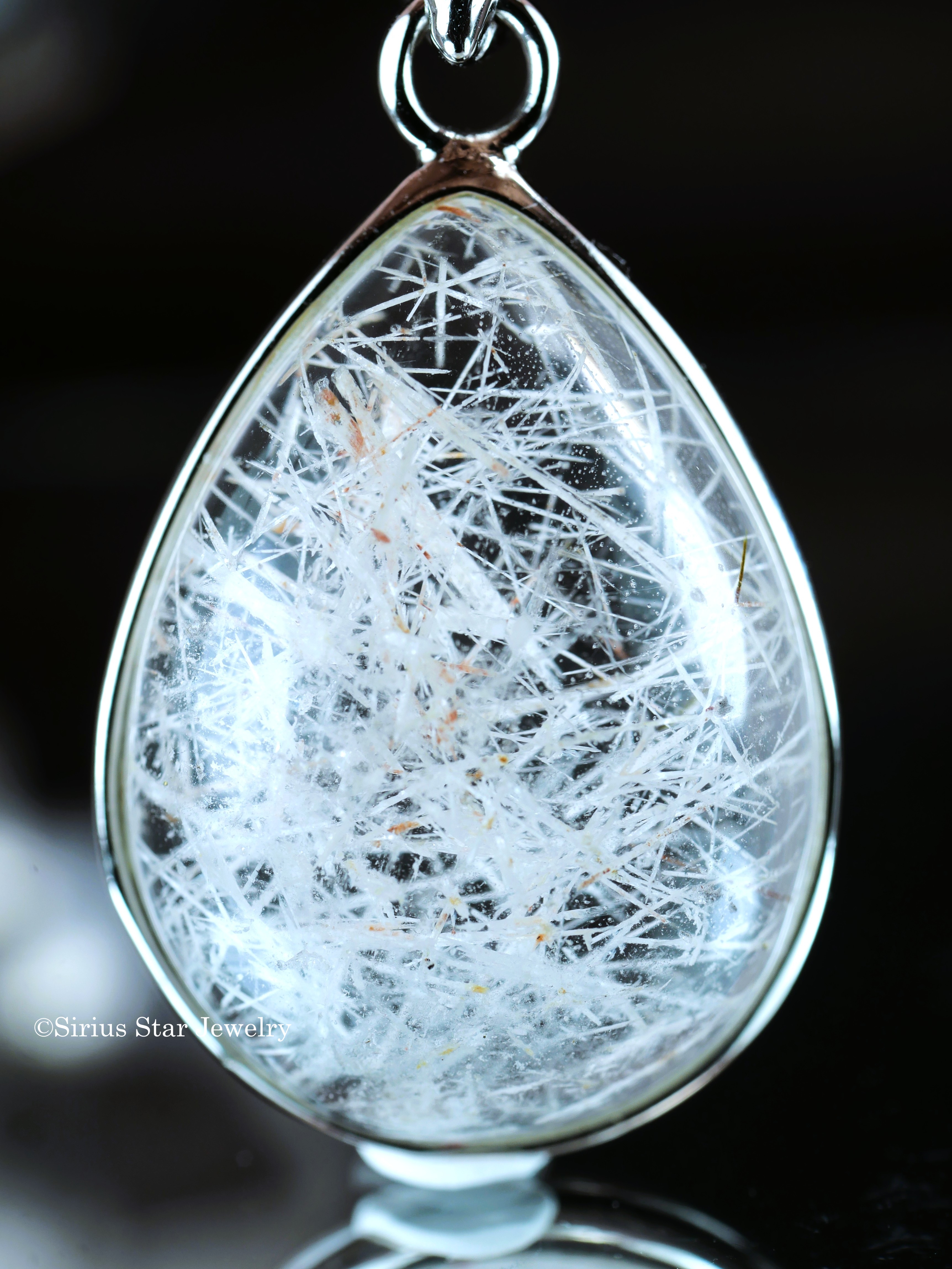 【スノーホワイトルチルクォーツペンダント】ミディアム