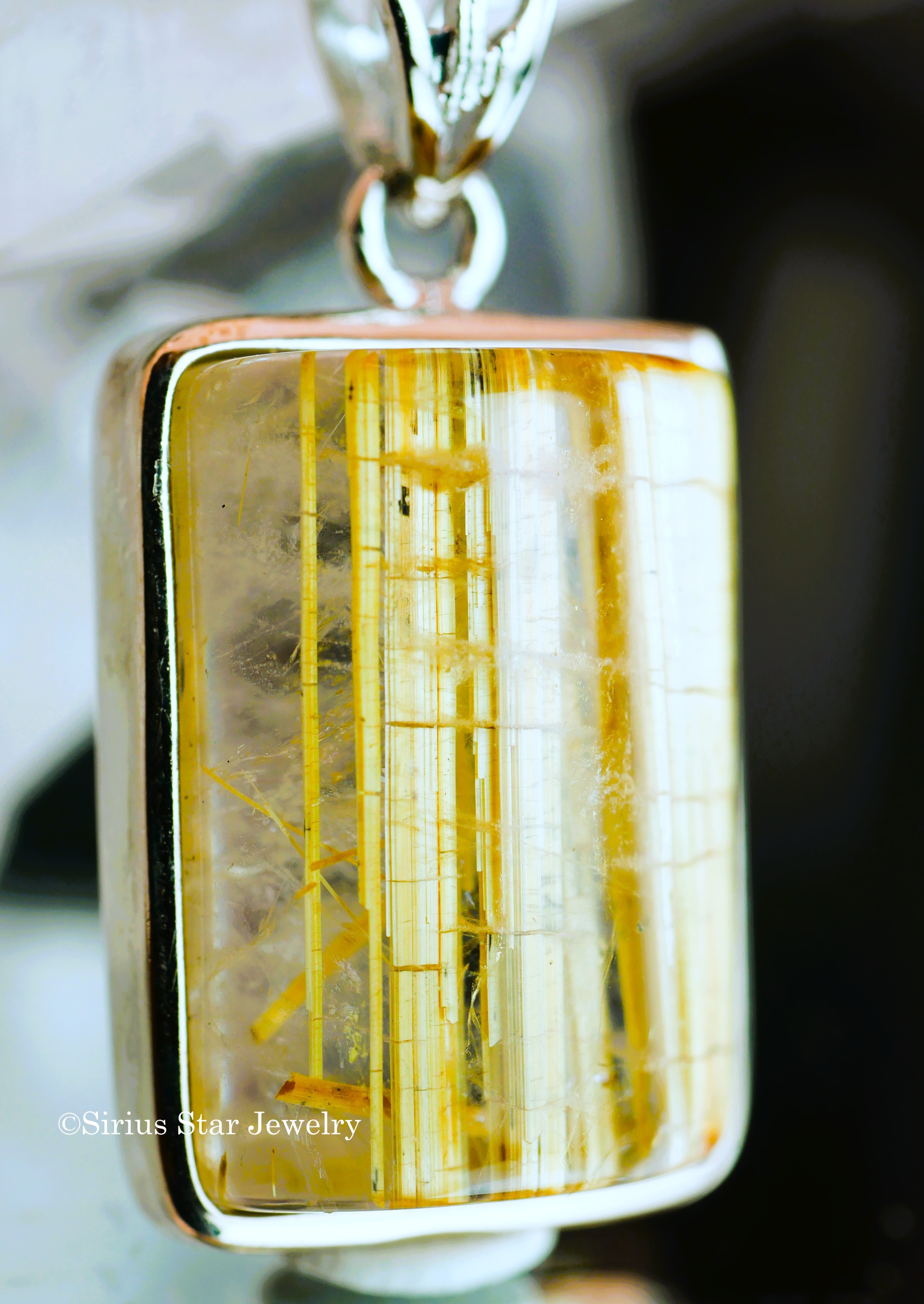 金脈の泉【タイチンルチルペンダント】スクェアタイプ ラージ