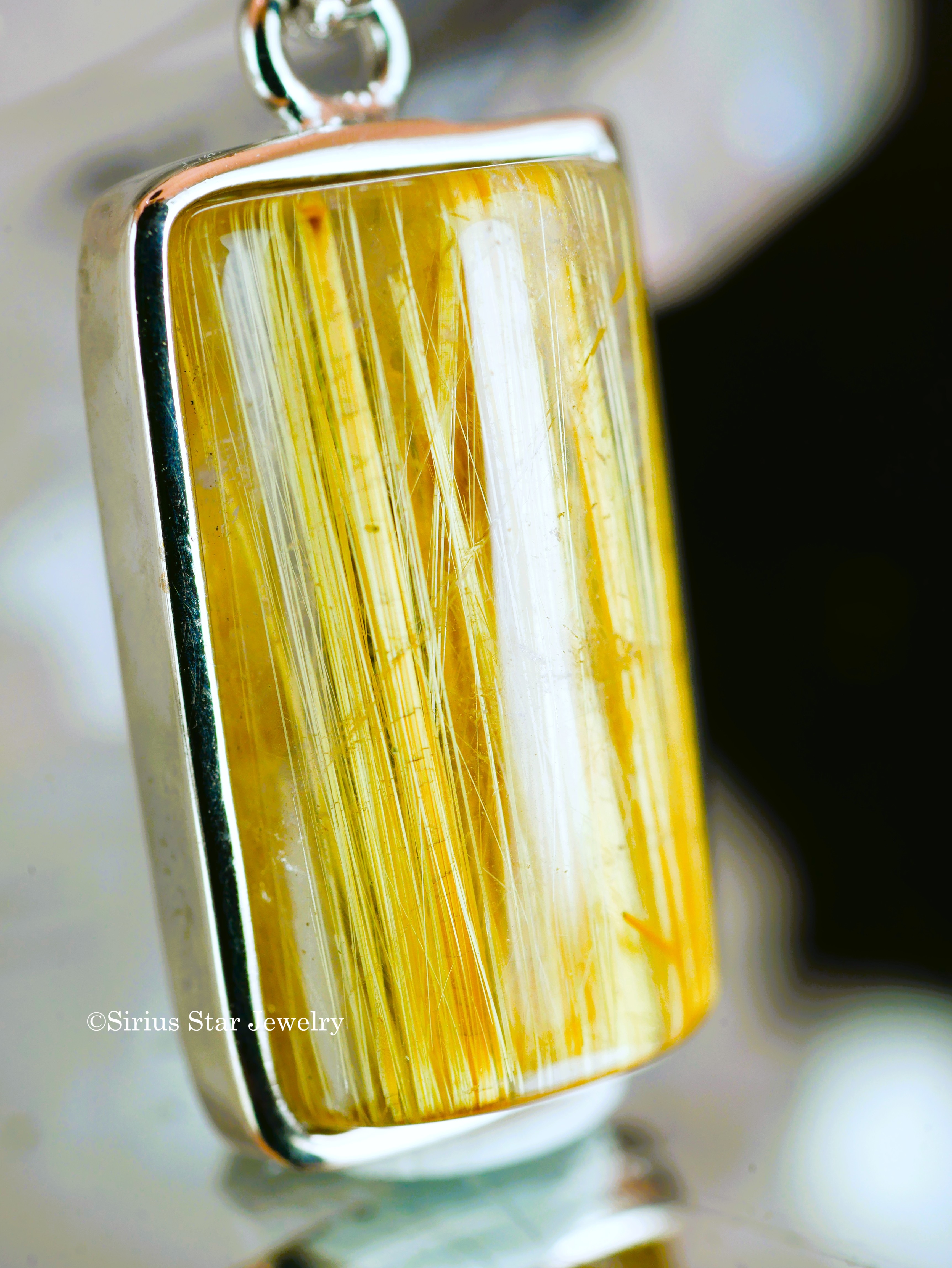 金脈の泉【タイチンルチルペンダント】スクェアタイプ ラージ