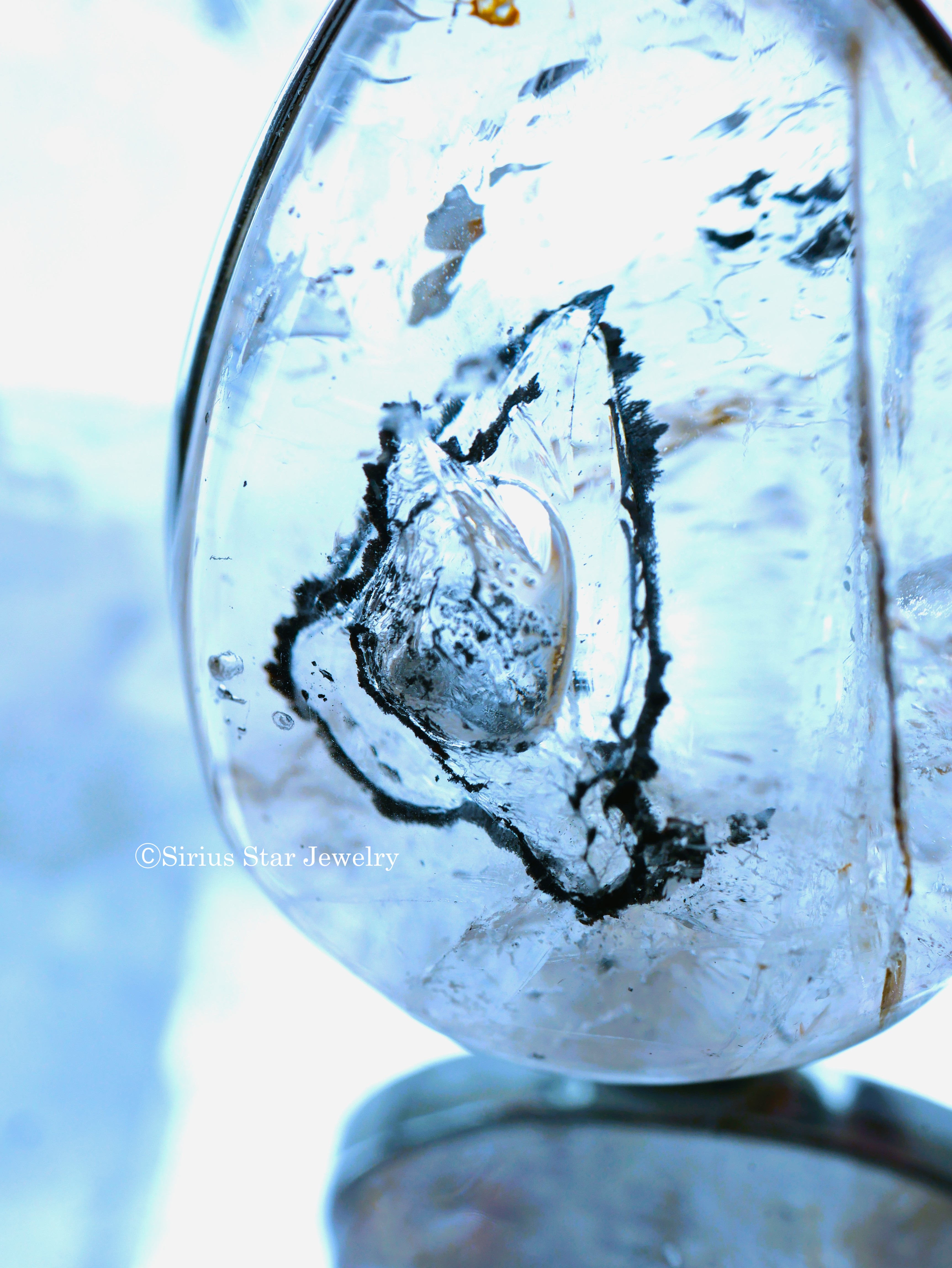 ウォーターインクォーツ　ペンダントラージサイズ