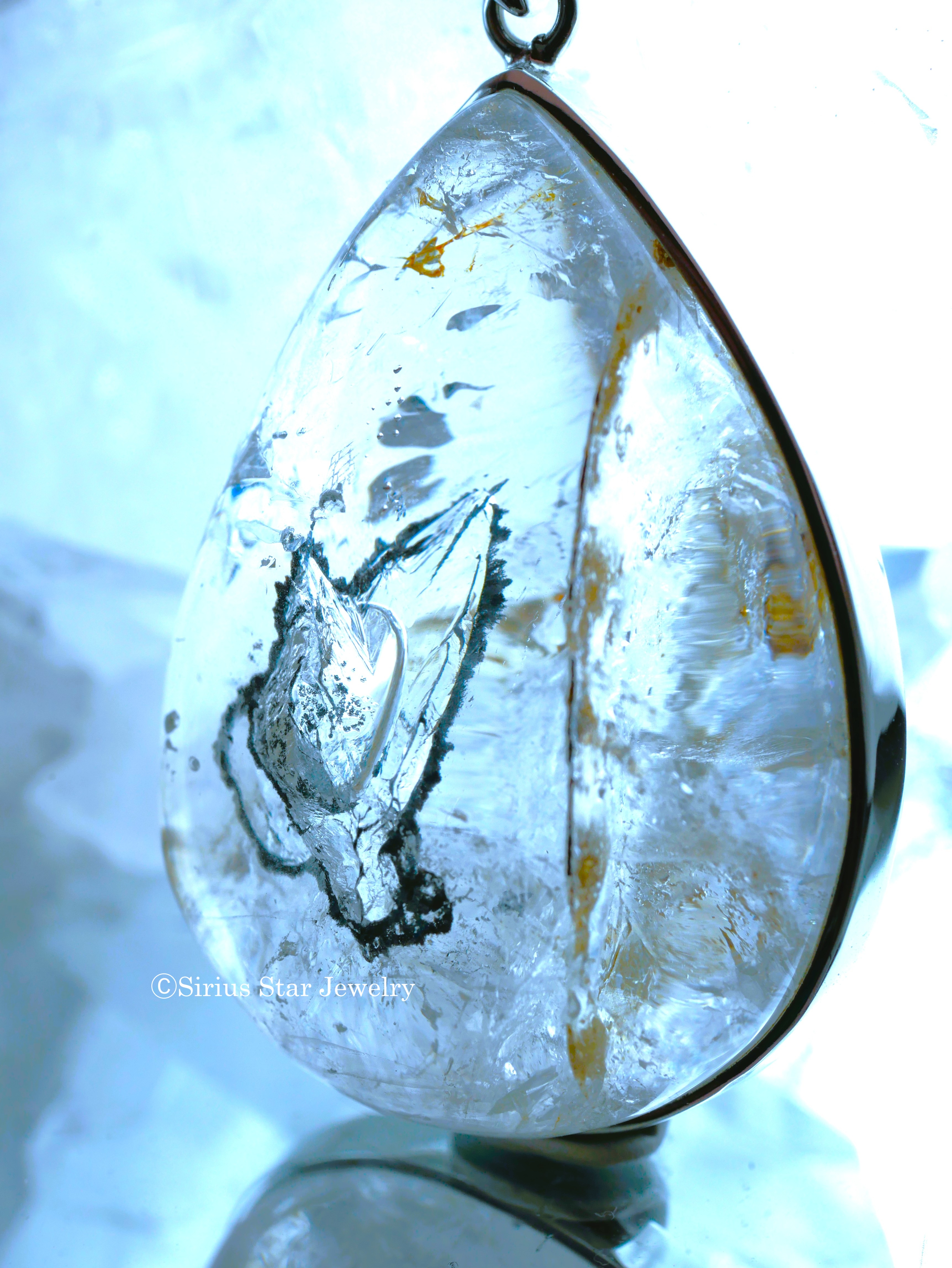 ウォーターインクォーツ　ペンダントラージサイズ