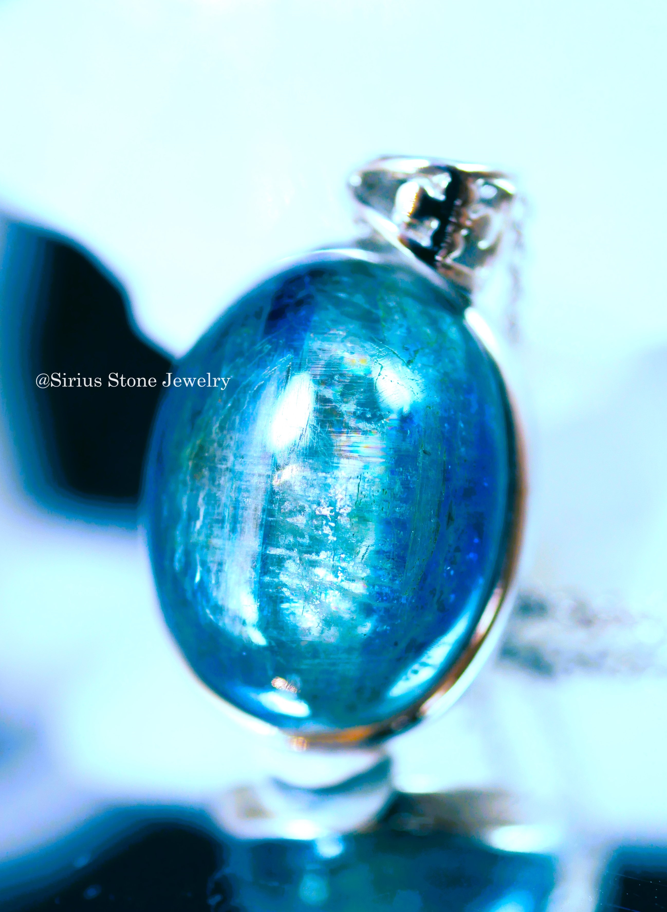 カイヤナイトペンダント スモール｜シリウスストーンジュエリー